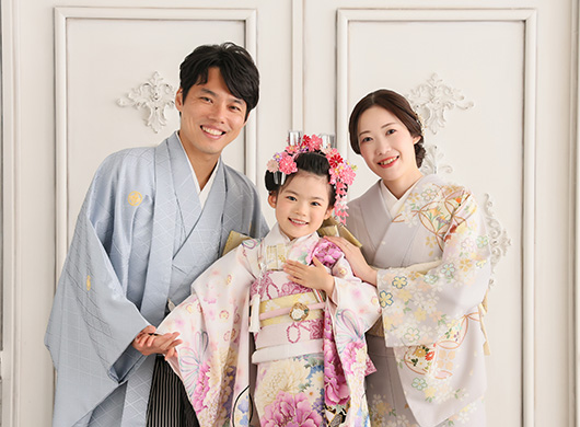 七五三の着付けはどこでする？費用相場や自宅での着付け方について