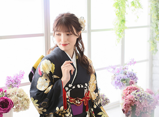 成人式に黒の振袖を着ても良い？魅力と着こなし術・コーディネート例